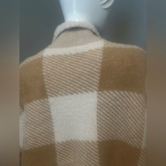 TORRID Women’s Eyelash Jaquard  Plaid Button- Up Jackett Tan/ Cream Size  1 - Picture 7 of 15